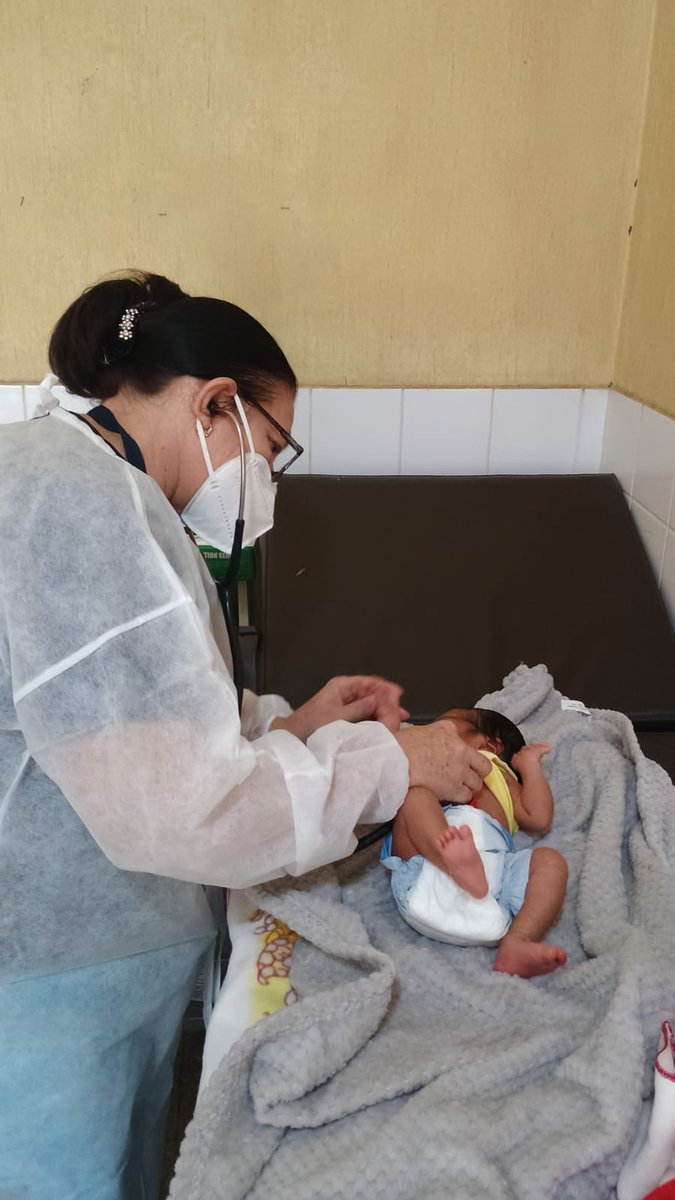 Momento en que la Dra.Marelvis Sarmiento Almaguer, Especialista en MGI, asiste a recién nacido de la localidad de Jumaitepeque , municipio Nueva Santa Rosa.
#CubaCoopera,#25AniversarioBMCGuatemala,#CubaSalva,#BMCGuatemala,<a href="/MarihetaR/">Mariheta Cutiño Rodriguez</a> .