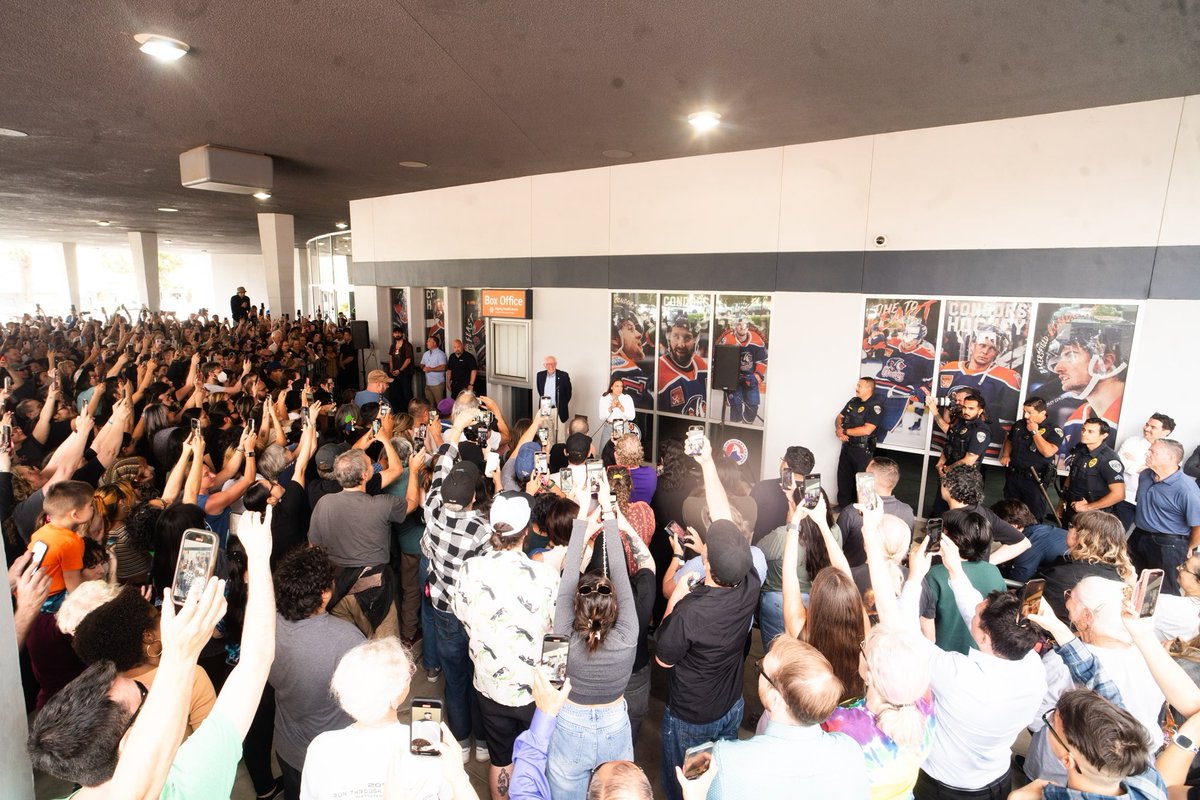 TeamAOC's tweet photo. Today in Bakersfield, California, we filled a 4,000 seat theater, and spoke with another 1,500 people outside. And why?

Beyond elections, our task is to build community. Community is the most powerful building block we have to defeat authoritarianism and root out corruption. https://t.co/MAqsVJ2ZA6