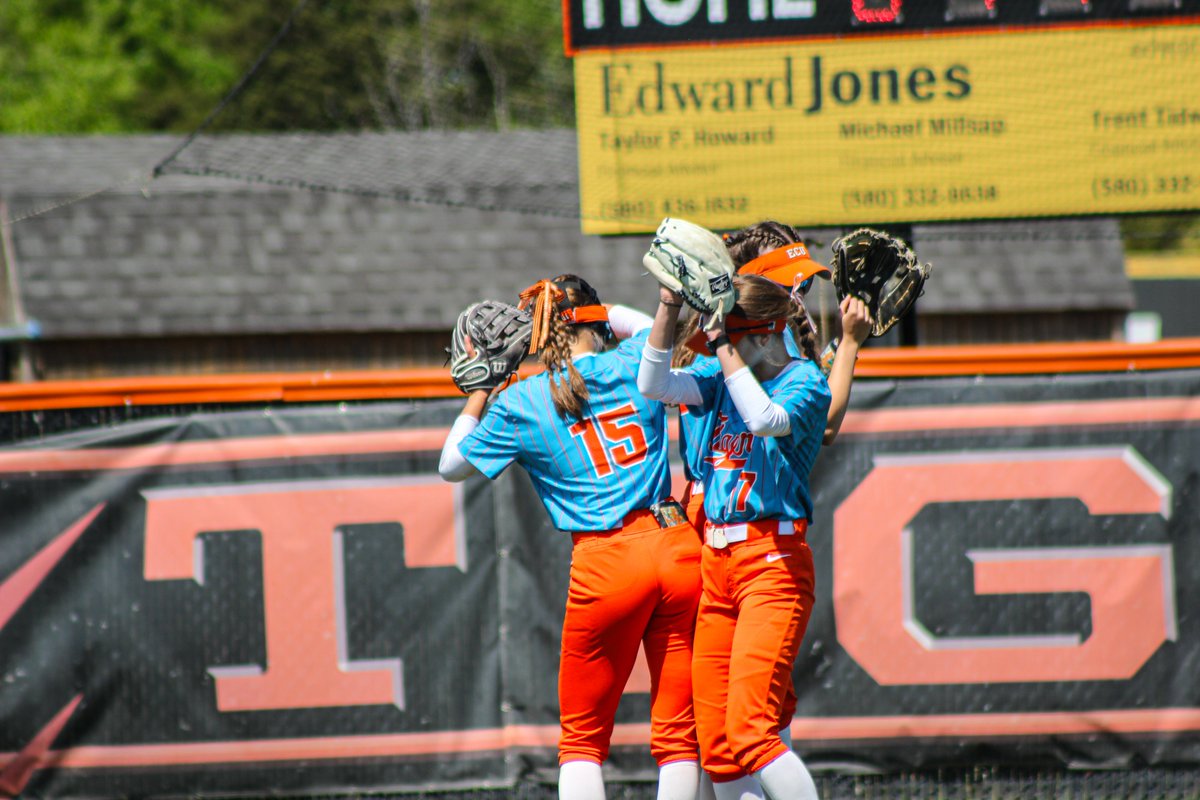 All smiles after a rivalry win 😁

ECU softball defeats Southeastern 7⃣-4⃣ in the series finale! 🐅

#GoTigers x #TigerTerritory