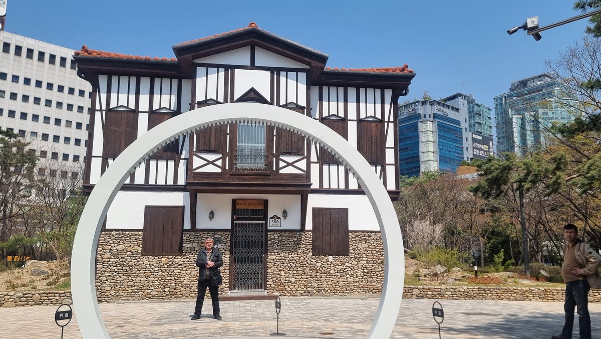 Güney Kore'nin başkenti Seul'de bir Ankara evi... Dostluk ve kardeşlik somut adımlar gerektirir. Ancak  betonların arasında yüzünüze vuran gülümsemedir kültür...