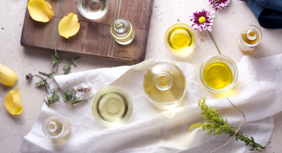 Traceyeedmonds's tweet image. 3 Essential Oils to Add to Your Beauty Regimen! ow.ly/TYui50Dj48K #lookgood #beauty #alrightnow #alrighters