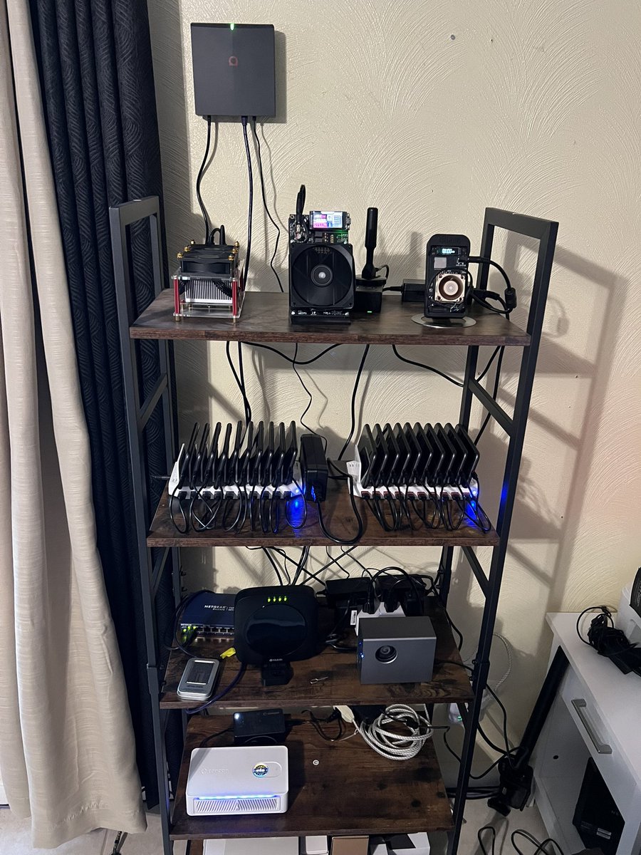 RayGCoin's tweet photo. What should i add next?
#crytomining #Bitcoin #bitaxe #nerdqaxe #tinychip #acurast #canaan #nano3s #byte #goldshell #goldshellbyte #hellium https://t.co/TAMpjFvyeL