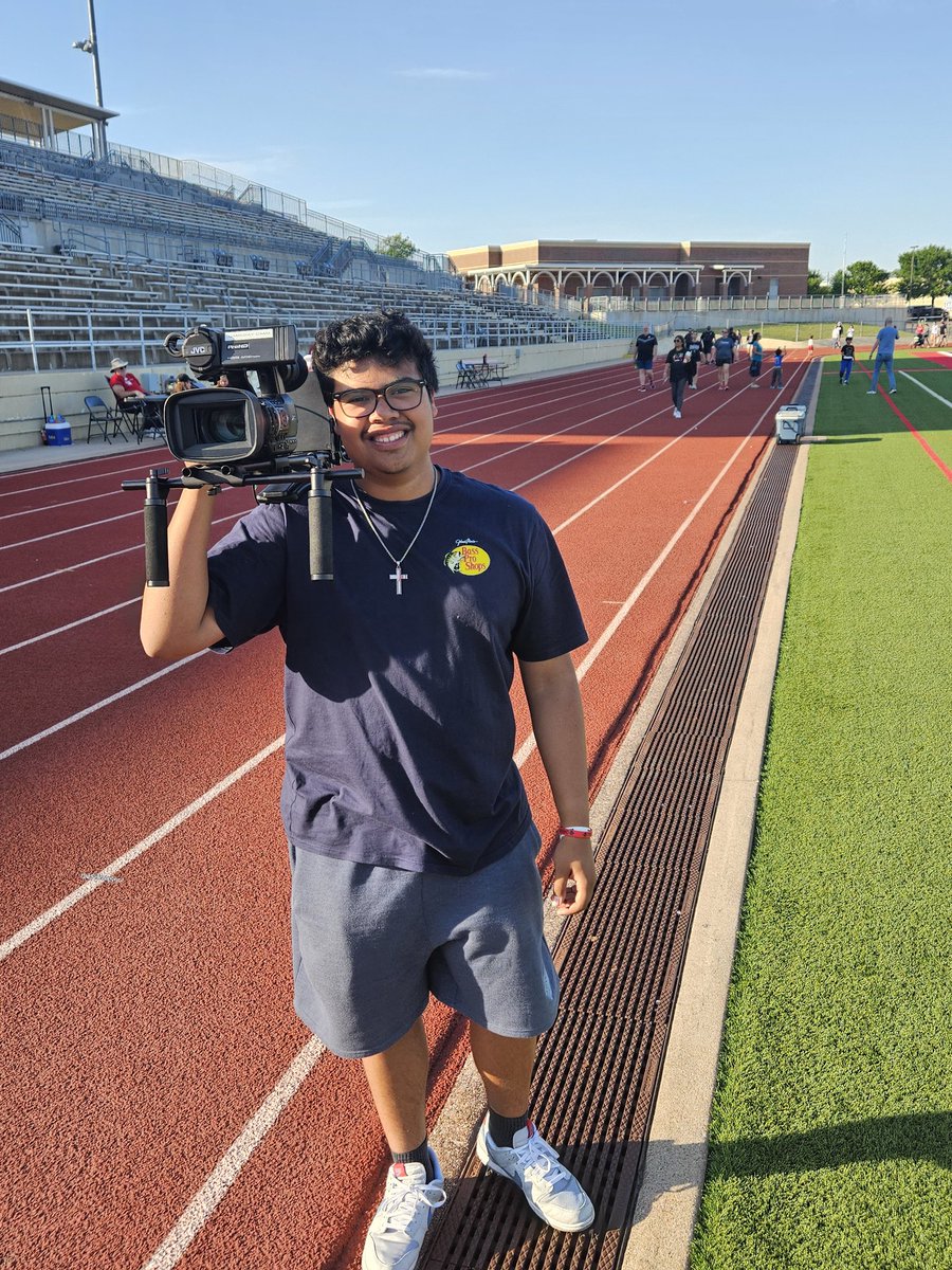 MeEstrello tweet media