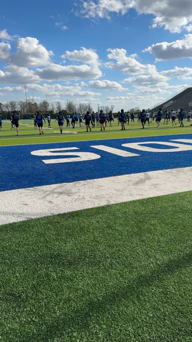 mattconnors61's tweet image. Had a great time at Eastern Illinois University today! Thank you @_CoachHoov, @MKeeler5, and @FB_Coach_Wilk for having me. Also great to see Lincoln-way East alum @jacktremblay7! Hope to be back soon!
@LWEastFootball