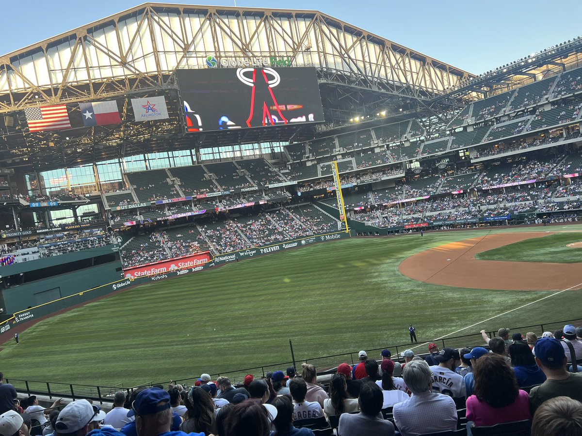 boltsandhalos's tweet photo. Let’s go Halos!!! #Ruffinstuff https://t.co/Epo5GwC61W