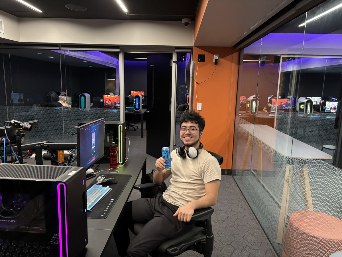 Valorant team getting ready for Scrims today w/ <a href="/MonsterEnergy/">Monster Energy</a>