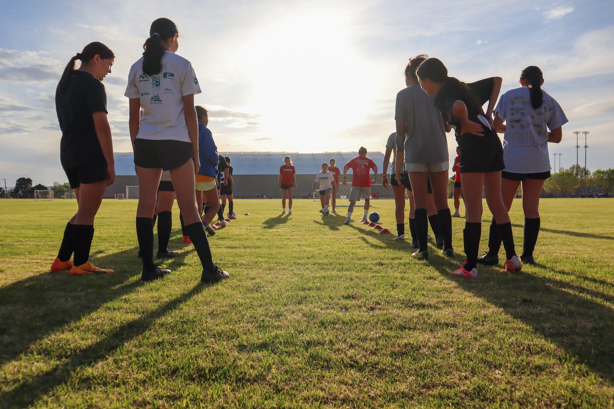 Lobo Women's Soccer (@unmlobowsoccer) on Twitter photo Bos Up! Had blast last night at our <a href="/nmysa/">NM Youth Soccer</a> Middle School Clinic as part of our Lobos Give & Go Community Project. Thanks Jorge & Gloria for spreading the word, & thanks to the players & families who spent time with us. Good luck with the rest of your seasons! #LobosGiveandGo Bos Up! Had blast last night at our <a href="/nmysa/">NM Youth Soccer</a> Middle School Clinic as part of our Lobos Give & Go Community Project. Thanks Jorge & Gloria for spreading the word, & thanks to the players & families who spent time with us. Good luck with the rest of your seasons! #LobosGiveandGo