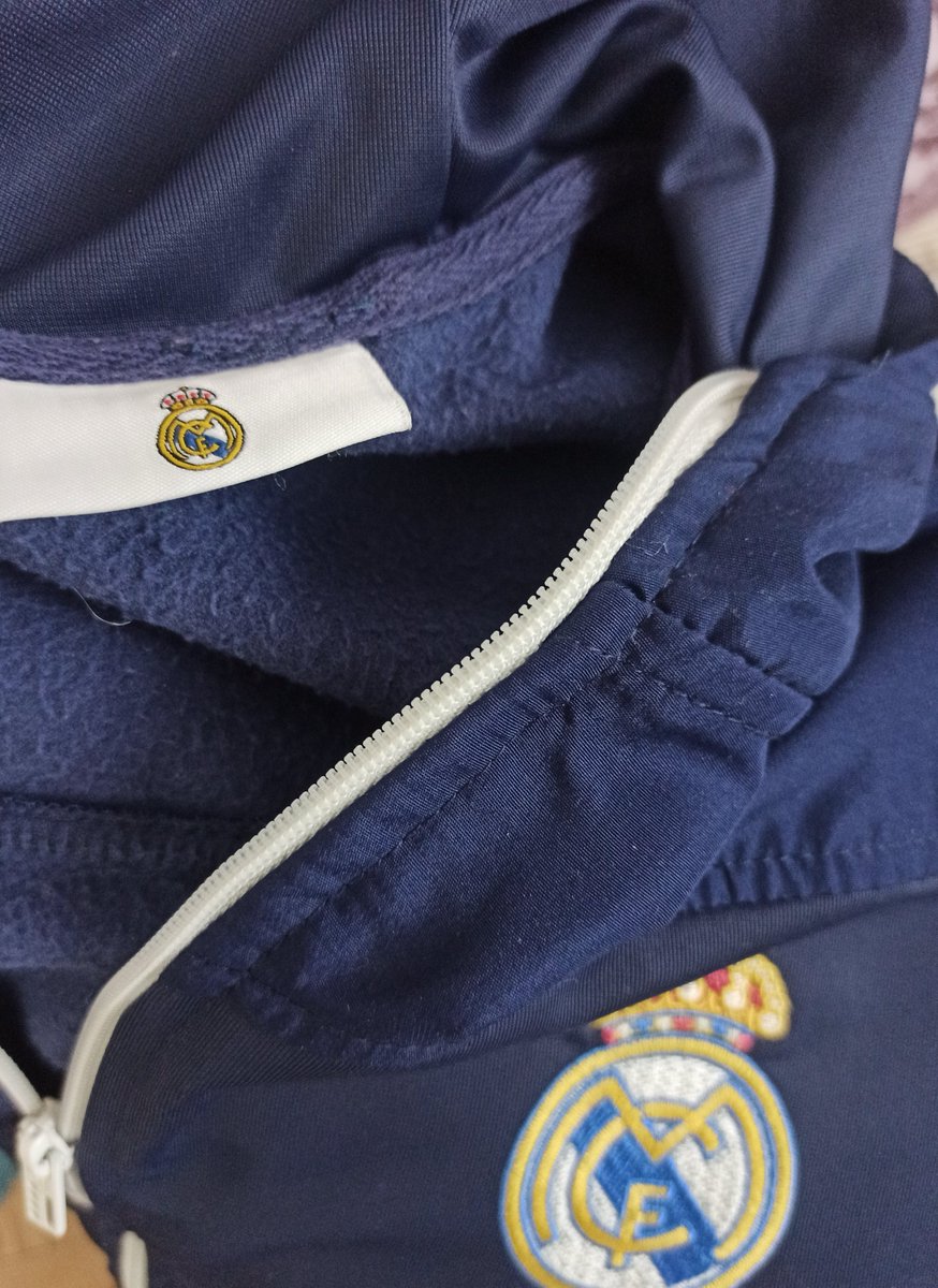 🔥 Real Madrid Kapüşonlu 
👌 Tertemiz ve defosu yoktur
✨ Orjinal üründür 
🪙 490₺

📌 Profilimdeki Shopier hesabından sipariş oluşturabilirsiniz.