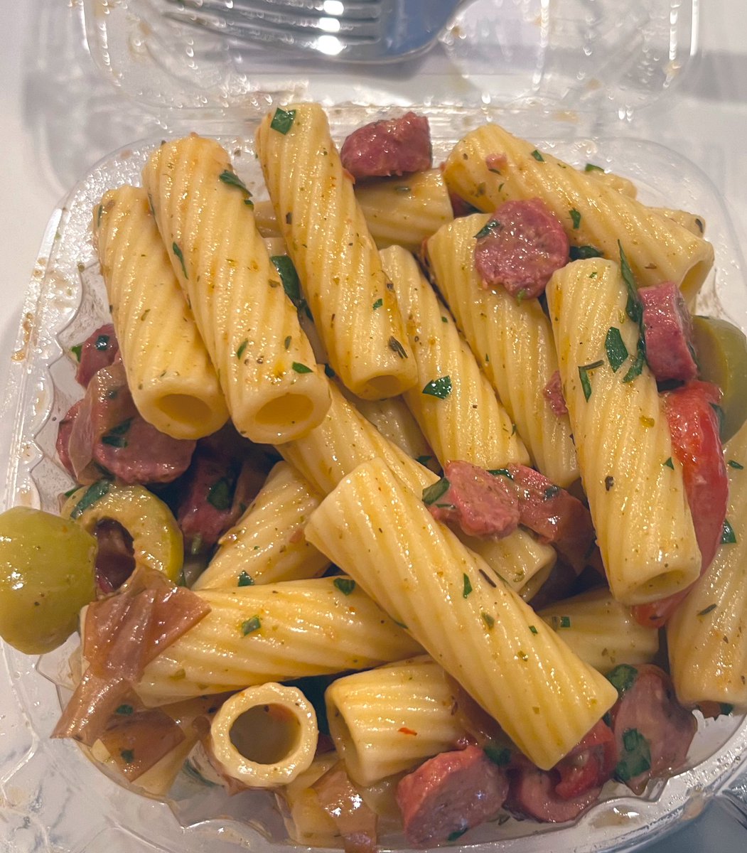 TheFoodie8's tweet image. #PastaSalad #SimpleButDelicious #FullOfFlavor #EatPGH #TrueCooks 👌