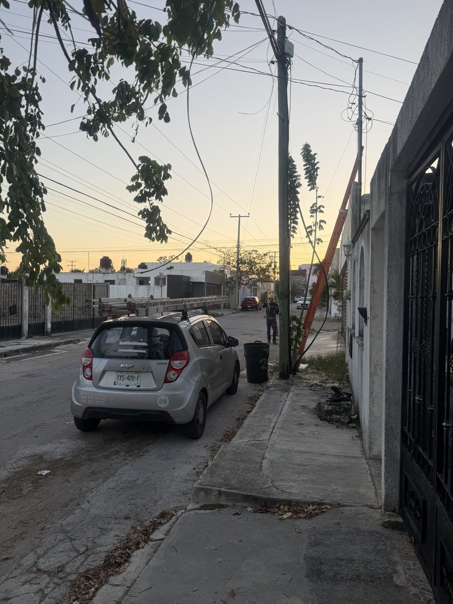 esmarckhs's tweet photo. @totalplaymx hoy hicieron cambio de la fibra de mi servicio, y lo restablecieron sin problema. Casualmente están cambiando el del vecino y nos quedamos sin internet nuevamente! Quitan el puerto de un servicio para resolver el reporte de otro? https://t.co/6LoeF6xluB