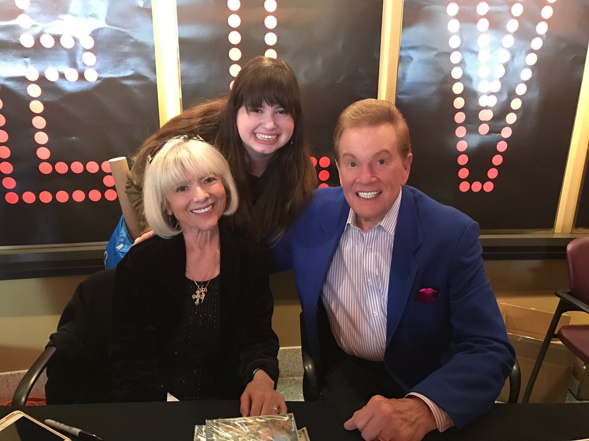 Camilla_33's tweet image. Me: “oh Wink Martindale died”
My mom: “I saw but didn’t mention it because I didn’t think you knew who he was”
Me: “uh mom….I met him” 😂
RIP