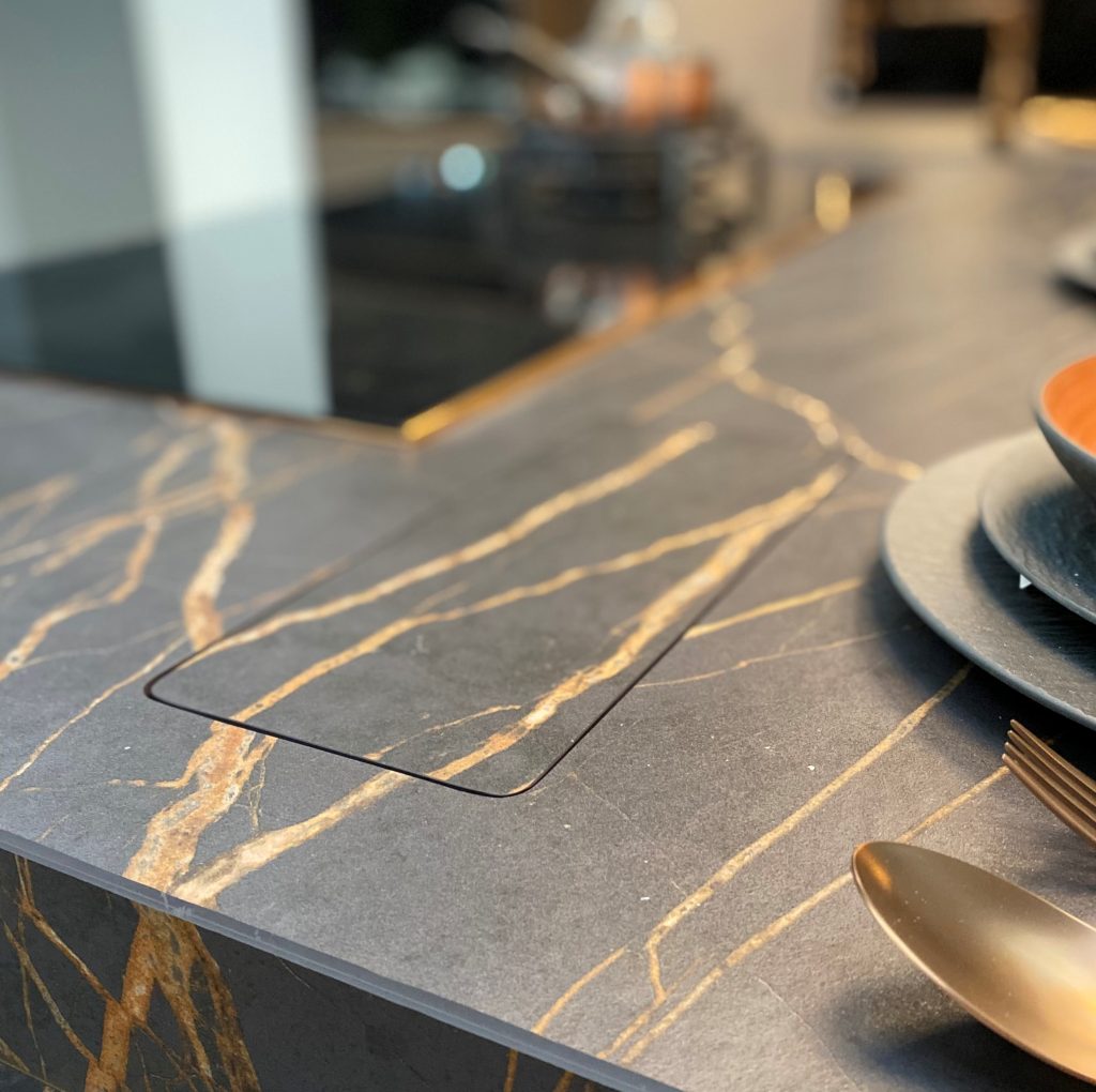 TysonFordLtd's tweet image. Introducing the S-box: the invisible pop-up socket.

Great for kitchen islands. Clean and minimalistic. Works with Quartz, Corian, Timber.

tysonford.co.uk

#bespokekitchen #moderninteriors #popupsocket #kitchendesign #smarthome #interiorddesign #minimalist #Quartz