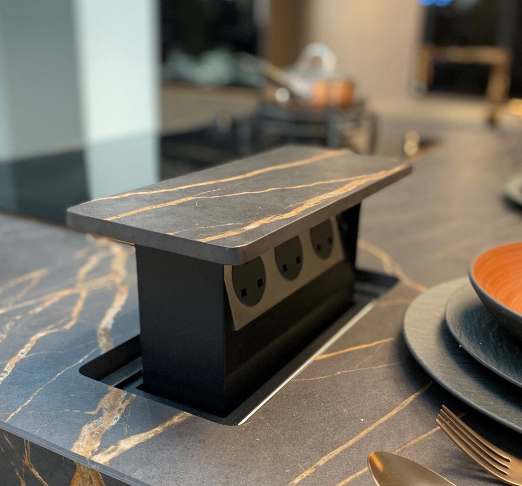 TysonFordLtd's tweet image. Introducing the S-box: the invisible pop-up socket.

Great for kitchen islands. Clean and minimalistic. Works with Quartz, Corian, Timber.

tysonford.co.uk

#bespokekitchen #moderninteriors #popupsocket #kitchendesign #smarthome #interiorddesign #minimalist #Quartz