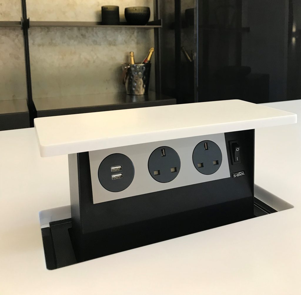 TysonFordLtd's tweet image. Introducing the S-box: the invisible pop-up socket.

Great for kitchen islands. Clean and minimalistic. Works with Quartz, Corian, Timber.

tysonford.co.uk

#bespokekitchen #moderninteriors #popupsocket #kitchendesign #smarthome #interiorddesign #minimalist #Quartz