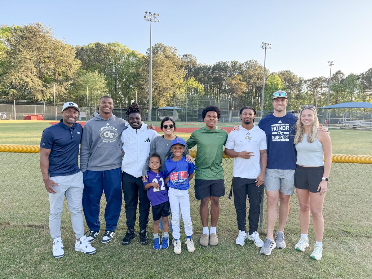 coach_norv's tweet image. Shoutout to the #FlyBoyz 👐🏽 for pulling up to Storm game today! We got a chance to celebrate his win &amp;amp; earning the game ball ⚾️ @Trelain2raw @CoachGoede 

EVERYTHING MATTERS 🐝