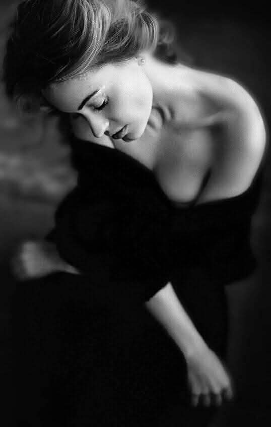 احتاجك ك رعشه اللمسه الاولي وك رهبة العناق الأخير 
كاقبله عل شفاه ارجوحه 
موتي ❤️🔥Ⓜ️