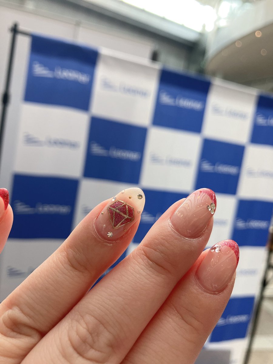 SAKI_HR_Leaner's tweet photo. RubyKaigi2025にやってきました！
気合いのルビーネイルで初参戦🎈
リーナーはブース出展もしているのでお立ち寄りください〜！

#RubyKaigi2025 https://t.co/psg5ZA0gCW