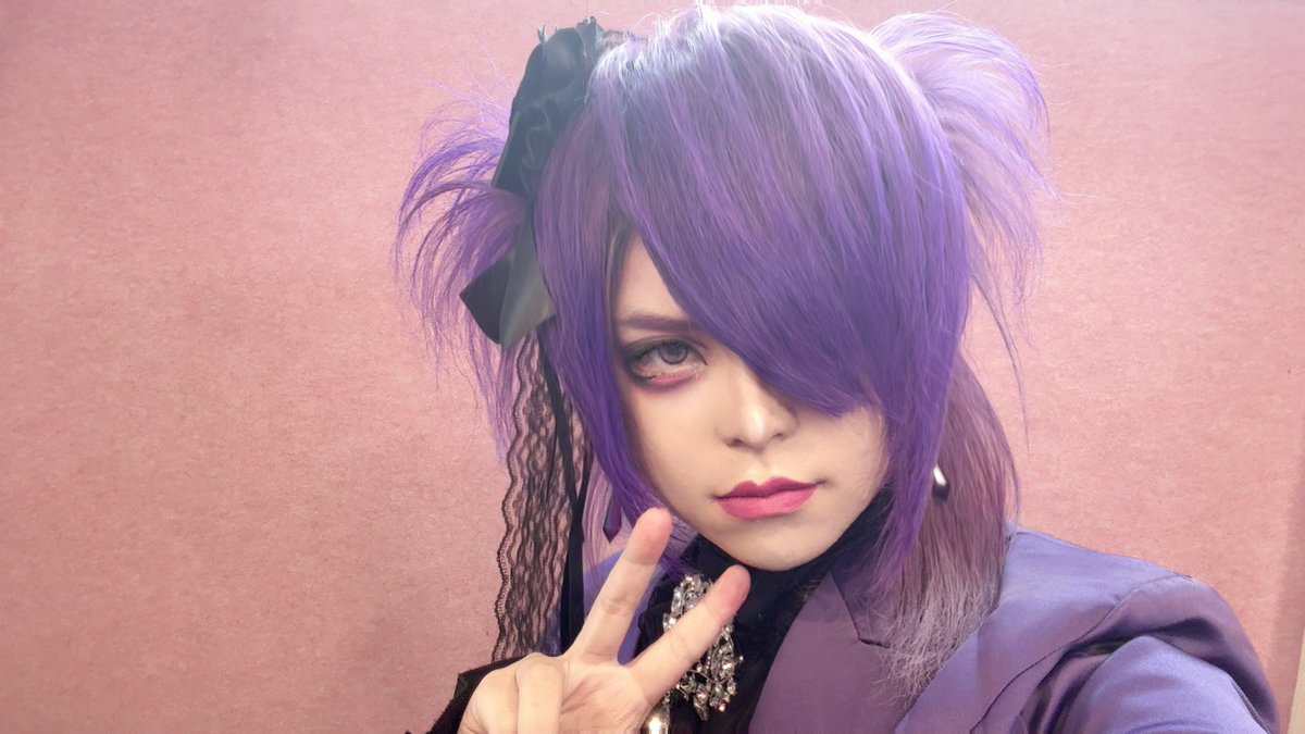 おはよー✌️✌️
今日から前売り開始だよー
5/30ライブやるの楽しみ！