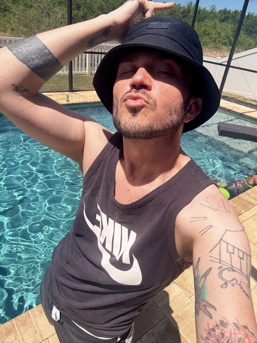 TheMickeyFitz's tweet photo. Starting the countdown to 40! I’ve never felt more alive. Healthy in my body, clear in my mind, full in my heart. This season feels like a gift-one I’ve worked hard for, prayed for, and finally get to receive. Hawaii, I’m coming for you, ready to welcome 40 with open arms! https://t.co/82nyoam0v7