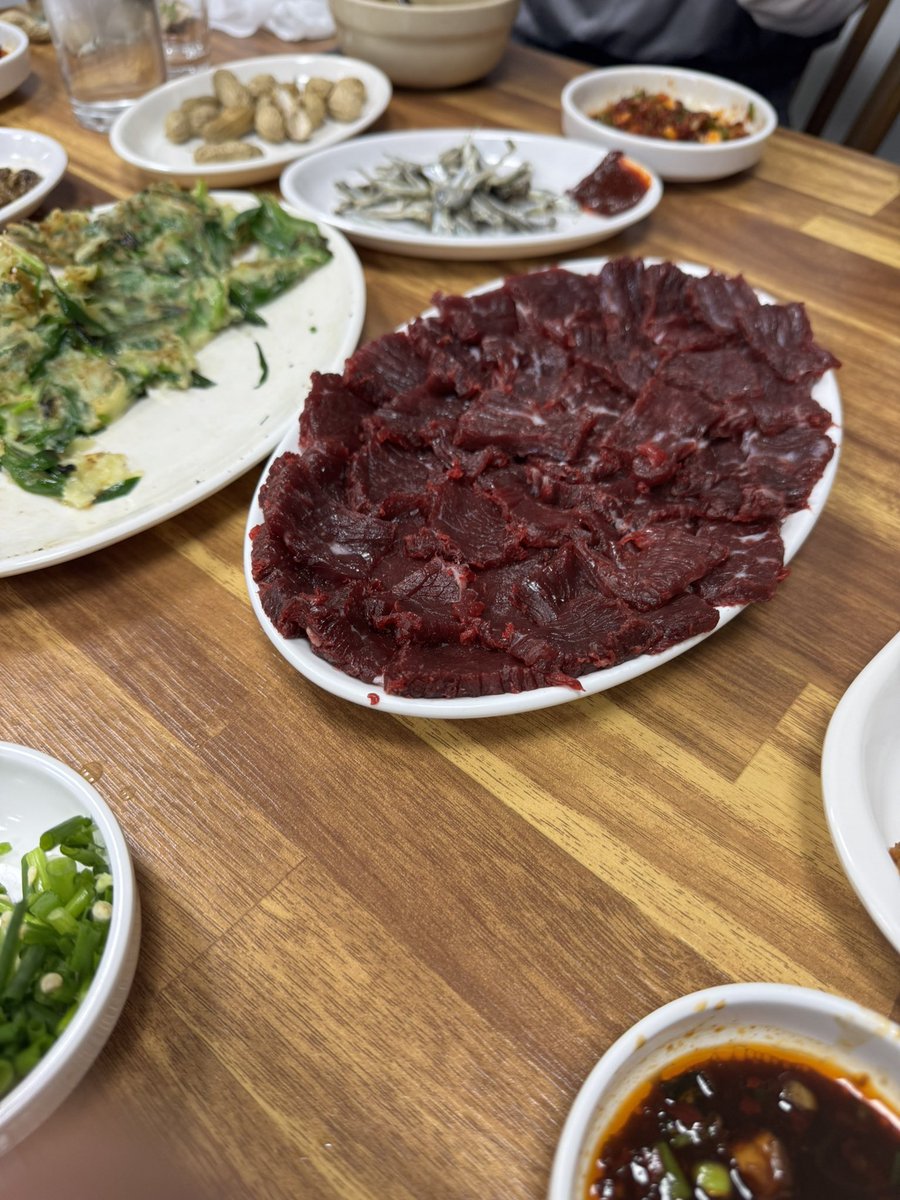 스크린 치고 

평일이르 가볍게 한잔

자꾸 좋은일 생기는 우리 ☺️