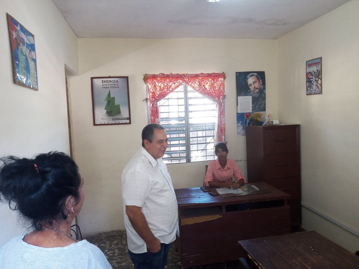 Intercambian cuadros del Comité Central con directivos y especialistas de la Delegación Municipal de la Agricultura en Los Arabos sobre sus funciones estatales para impulsar la producción de alimentos.
#MatanzasPorCuba.
<a href="/mariofsabines/">Mario Sabines Lorenzo</a>,
<a href="/CaridadPoey/">Marieta Poey Caridad</a>,
<a href="/CarlosLuisNara4/">Carlos Luis Naranjo Suárez</a>,
<a href="/ZomaikaB/">Zomaika Triana Berriel</a>.