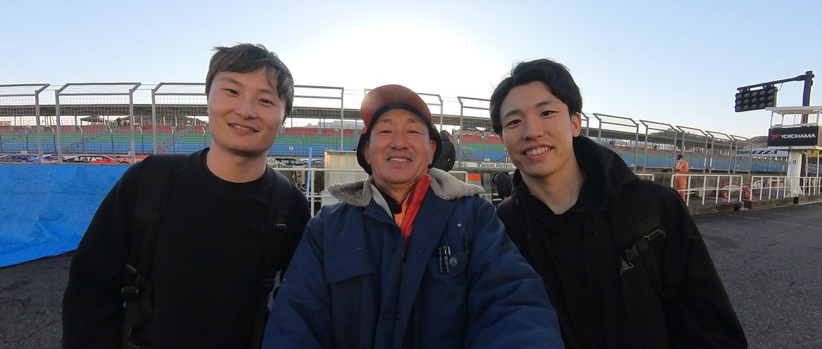 スーパーGTレース後　ピットをブラブラしてたらお会いして　優勝後お疲れの中　快く撮影に応じてくれました、ありがとうございました。また優勝おめでとうございました！
#スーパーGT 
#auTOMS 
#GT500 
#坪井翔 
#山下健太