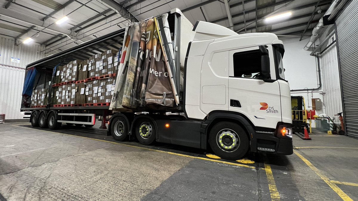 TravellinTrukka's tweet image. Last job of the night. Ready to tip at the #FairyLiquid factory in Thurrock