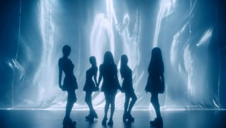ameicosmosy's tweet photo. A partir d agora eu decreto que até que as manas do cosmosy revelarem o futuro nome do fandom, eu irei usar starlets e digo mais, vou obrigar pessoas a minha volta a usar também MUAHAHAH #cosmosy #kpop #jpop https://t.co/PmWvWVUwuV