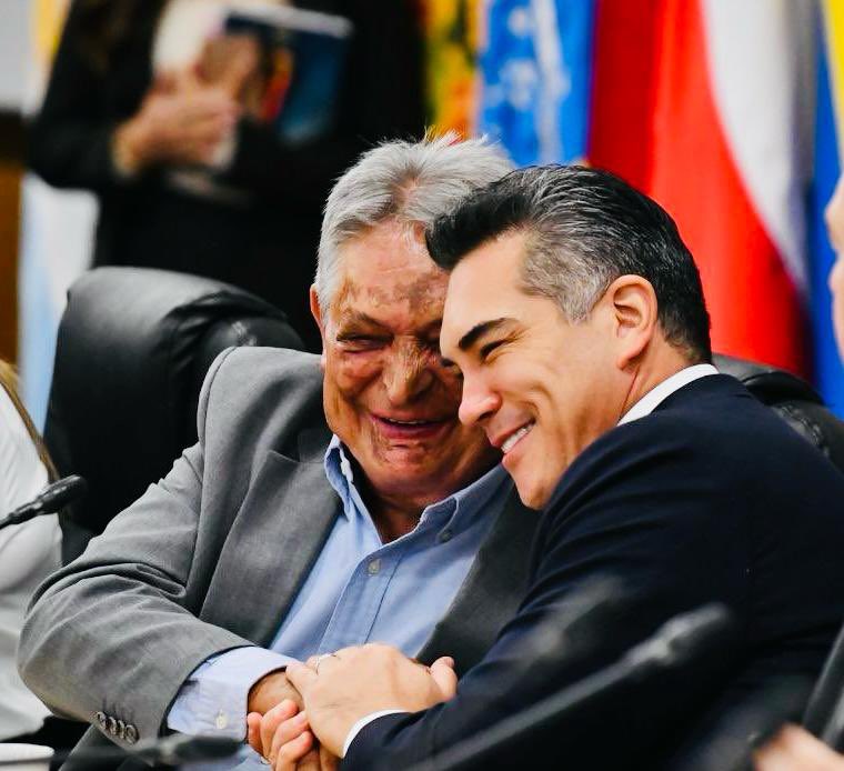 alitomorenoc's tweet image. Muchas felicidades por tu cumpleaños, querido @JaimePazAmor, expresidente de Bolivia y fundador de la COPPPAL. Hermano y gran amigo, eres ejemplo de lucha, tenacidad y voluntad inquebrantable. 

Hombre de palabra, con valores firmes, visión, carácter y referente de la causa…