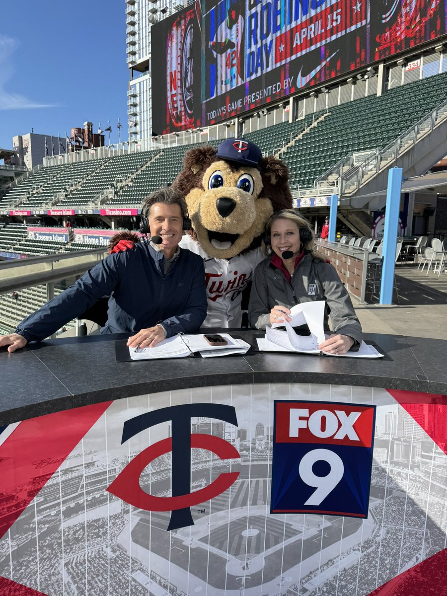 #TwinsTuesday <a href="/FOX9/">FOX 9</a> <a href="/TC_00/">T.C. Bear</a>