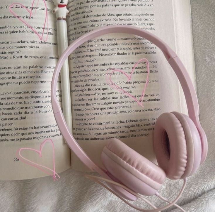 crescent ⋆.˚ ☾ .⭒˚ tweet media