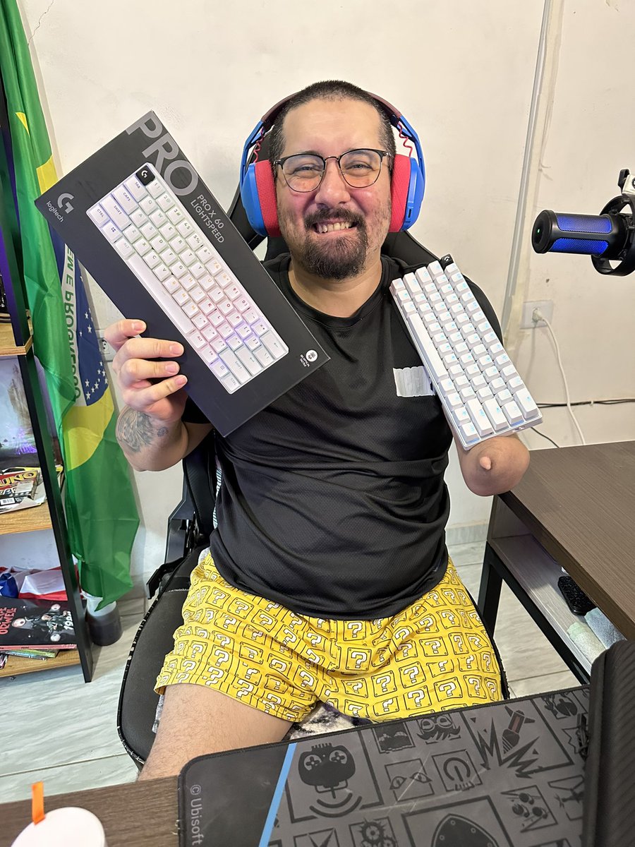 Magneto7_'s tweet photo. A cara de quem ganhou um recebido da querida @LogitechG unboxing vai sair nas redes sociais essa semana, muito obrigado, o stremer pcd aqui tá feliz da vida, gratidão #logitechbr #logitech gratidão @LogitechGBrasil @Logitech https://t.co/28OlDietzR