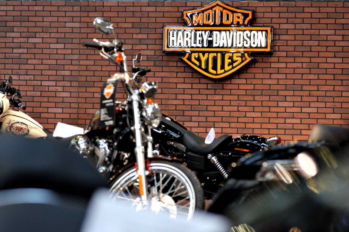 Dealernews's tweet photo. More smoke and mirrors or a quick balance sheet adjustment to boost the CEO's retirement package? Let the conspiracy theories begin! According to a by-lined Bloomberg blurb, The Motor Company could be considering selling #HDFS. #harleydavidson
https://t.co/eIDnzb8wXb https://t.co/E5wJMEJUub