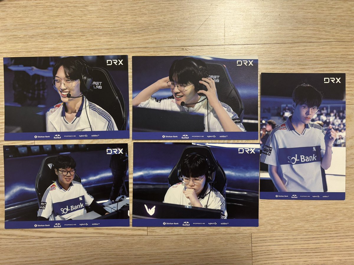 forlckvct's tweet photo. Drx 포카 엽서 키링 굿즈 양도

편하게 디엠주세요! 
웬만하면 가격 맞춰드릴게용

포토카드 디알엑스 스폰지 테디 라스칼 플레타 세탭 예후 프로그 포토카드 명찰 학생증 팬미 LCK 사진전 다섯컷 24 듀 듀렉 25 랜덤박스 스타일데이 이벤트 랜박 https://t.co/0Lrm0Uq7vT