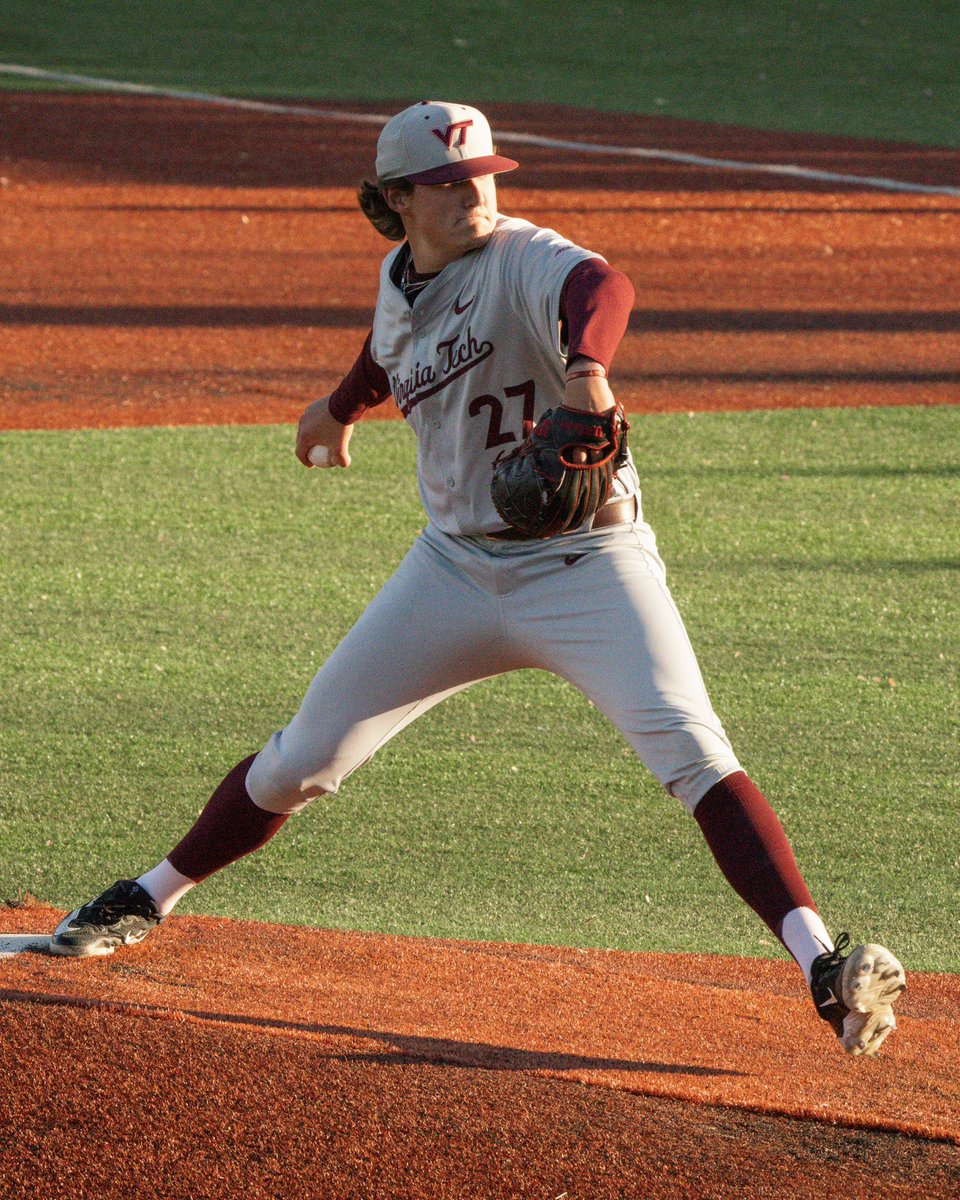 HokiesBaseball's tweet image. 𝙒𝙖𝙮 𝙩𝙤 𝙙𝙚𝙖𝙡, 𝙙𝙪𝙙𝙚 👊

Job well done tonight by @MathieuCurtis1, who set a season high in strikeouts while earning his first collegiate save:

≫ 4.2 IP, 3 H, 2 ER, BB, 8 SO

#Hokies 🦃⚾️