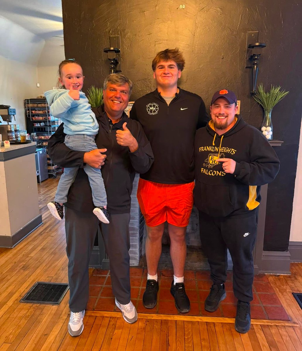 Great evening with the Guthrie family, my daughter, and Clemson's offensive line coach <a href="/CoachMattLuke/">Matt Luke</a>. 

(Have to represent my FHHS family no matter where I get in this journey! Nothing but love for my Westside family)