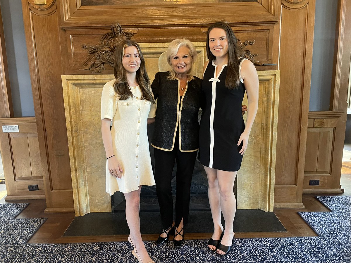 @ProfMarySheila (@profmarysheila) on Twitter photo #lawschool
#competitionteams
Great evening celebrating <a href="/Villanova_Law/">Villanova Law</a>’s teams including the Scarpa Corporate Negotiation Team! #lawschool
#competitionteams
Great evening celebrating <a href="/Villanova_Law/">Villanova Law</a>’s teams including the Scarpa Corporate Negotiation Team!