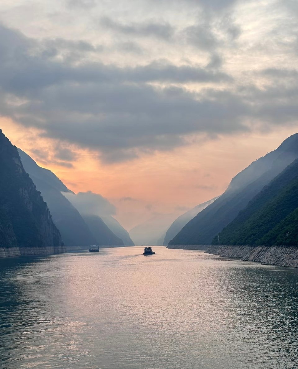 zhangmanman555's tweet image. 一江春水向东流。