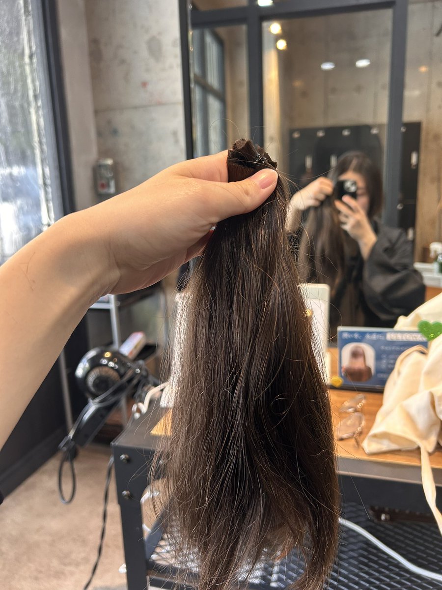髪の毛を寄付するためにばっさり切ってきました😌

今までヘアドネーションしたかったけど伸ばせず諦めてきたので、
やっと！！
2年半頑張りました✨

🔻ヘアドネーションについて😌
jhdac.org/hair.html