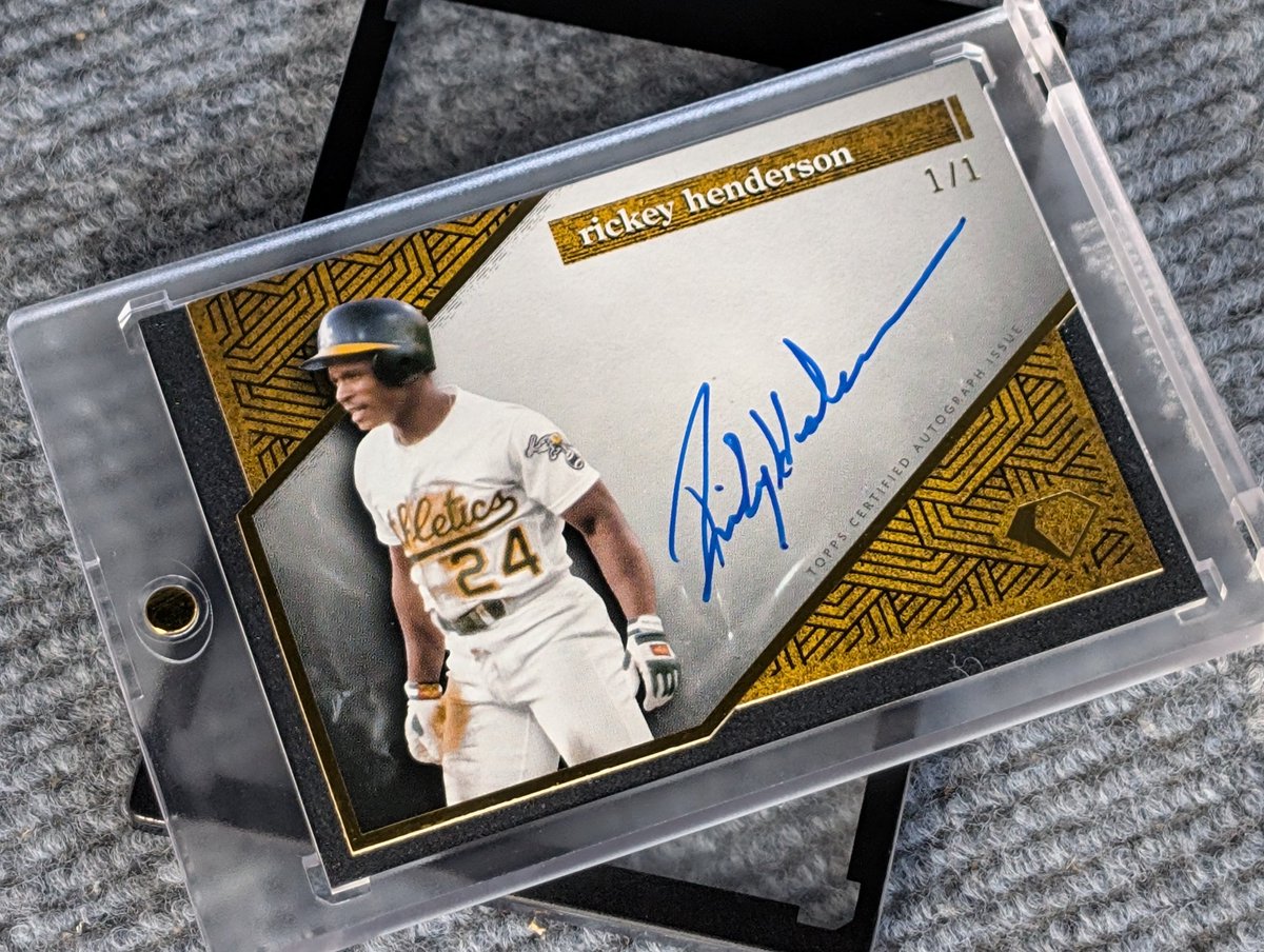 IHSOY_AKA_'s tweet photo. 我が球団の新戦力を発表⚾️
#RickeyHenderson
Topps Diamond icons 1/1

新しく入団したのは史上最高のリードオフマン「ヘンダーソンくん」♡
イヤッ
世界一は「イチローさん」？
はたまた世界の盗塁王「福本さん」??
人によって分かれるよね🤣
@IHSOY_AKA_

#MLB
#TOPPS
#いいねした人フォローする https://t.co/1WOVMmsDc8