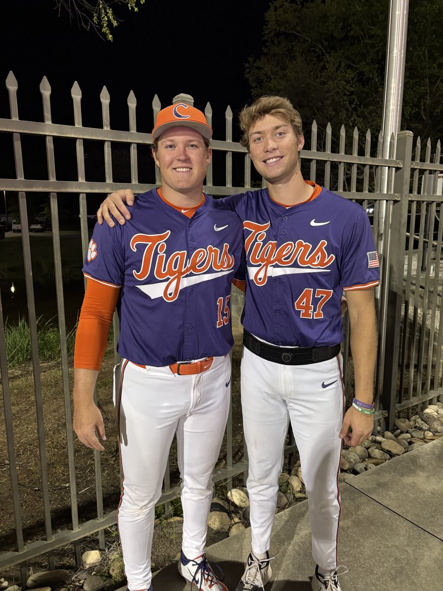 garrad14's tweet photo. Clemson took the series against Stanford in 2-1 fashion last weekend. @rgarris18 pitched 2.1 strong innings in relief allowing only one hit,  no runs, two Ks, and no walks, ultimately earning the win on Saturday. Pretty cool that the whole Vanhook family got to see him pitch!!! https://t.co/r5AdDMPiNS