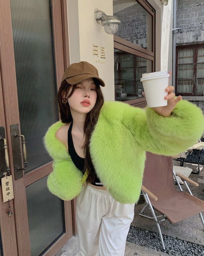Jiunuofur_Ni's tweet photo. Vivid Short Fur Coats: Bold Colors, Modern Silhouettes. Trendy and Lightweight, Effortless Glamour!🍏🍏🍏

Global Shipping Welcome DM to Custom 
😍WA：+86 15167348346

#realfoxfur #womenfashion  #ootdfashion #luxurylifestyle #bloggerfashion #fashiontrendy #croppeds #brightcolors https://t.co/fCtL6fgVAl