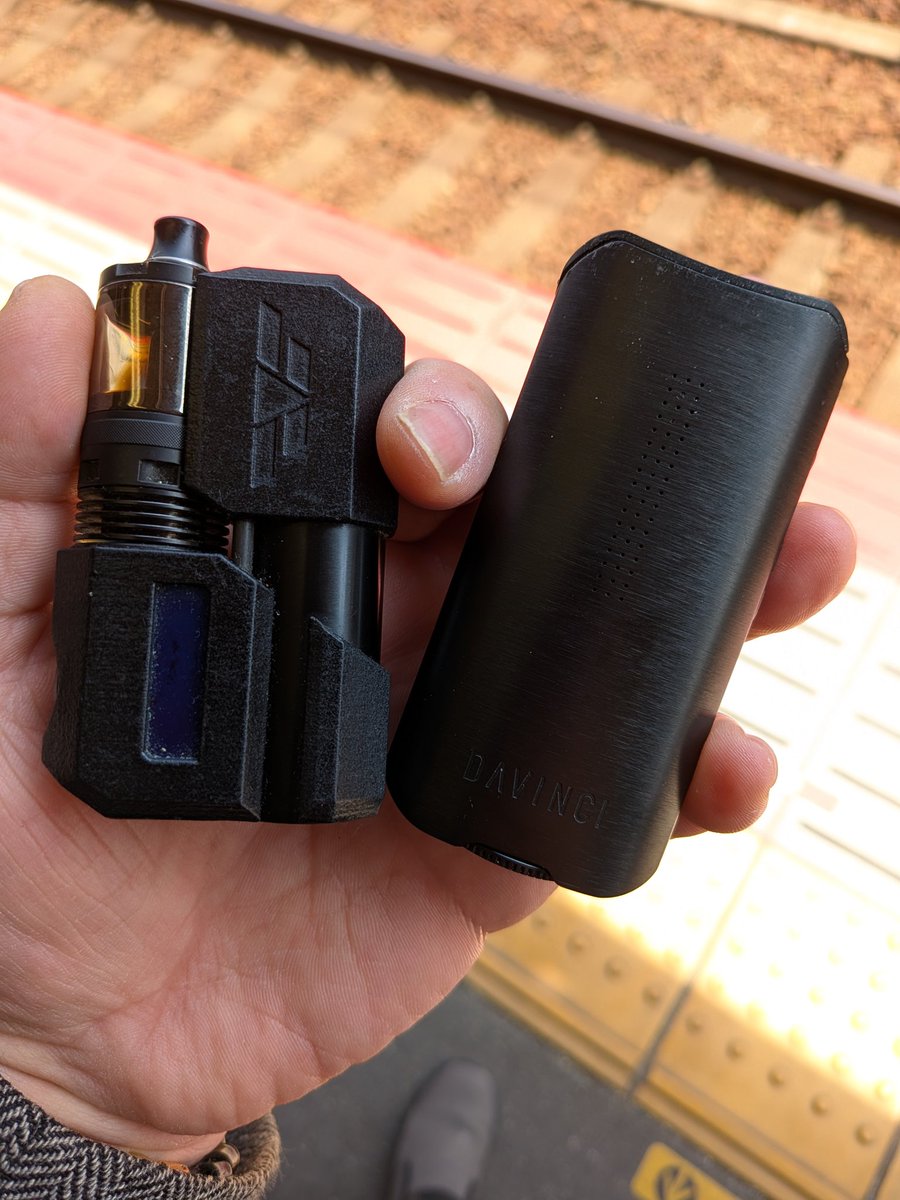 arai3539's tweet photo. 久し振りの良い天気
#vape #vaporizer #tekdivision #davincivaporizer https://t.co/UjJySpBoRs