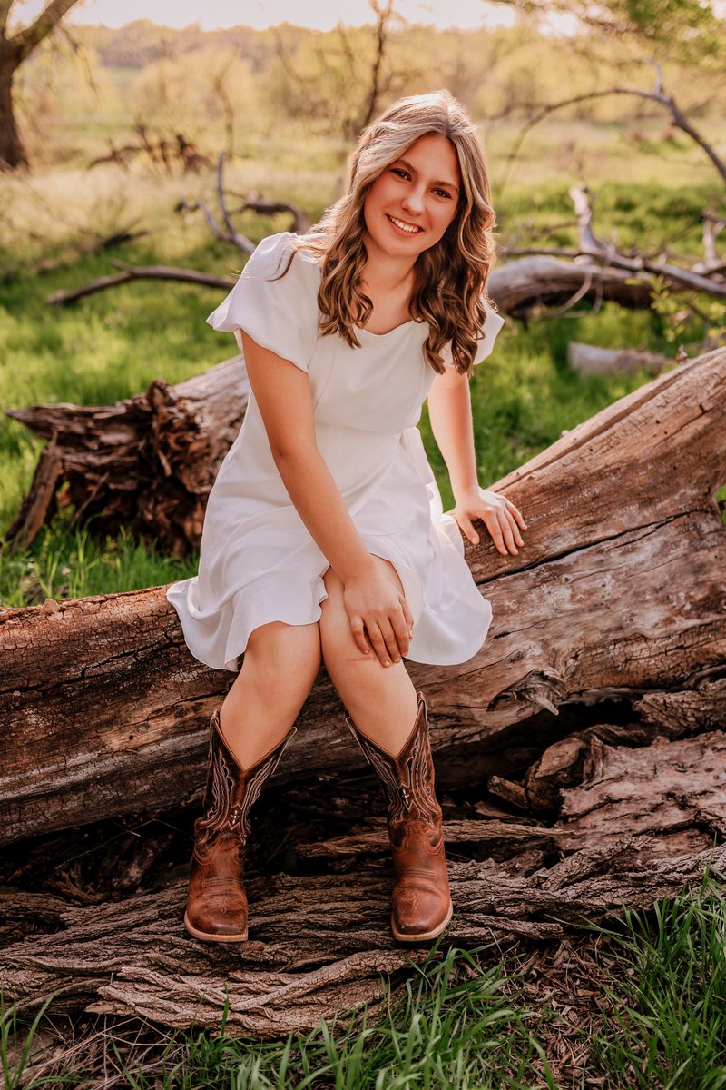 Senior pictures ❤️✨ 
So excited for the next 4 years.

#Senior #Next4 #UndProud #LGH 
<a href="/UNDsoftball/">North Dakota Softball</a> <a href="/07Exclusive/">Oklahoma Exclusive 07 National Parker</a> <a href="/__triple_m/">Michaela Paper</a> <a href="/maddiepederson9/">Madison Pederson</a> <a href="/HannahRae34/">Hannah Woods</a>