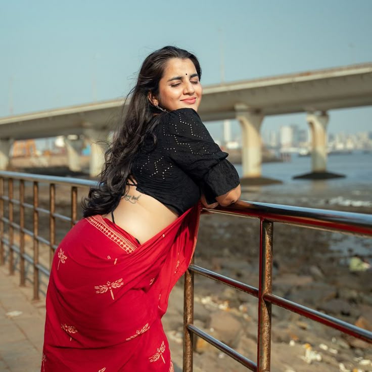 अपनों से अपनापन 
चाहिए तो बेवजह मिलिए,

क्योंकि कई रिश्ते केवल
बुलावे के इंतज़ार में ही खत्म हो जाते हैं

सुप्रभात 👍