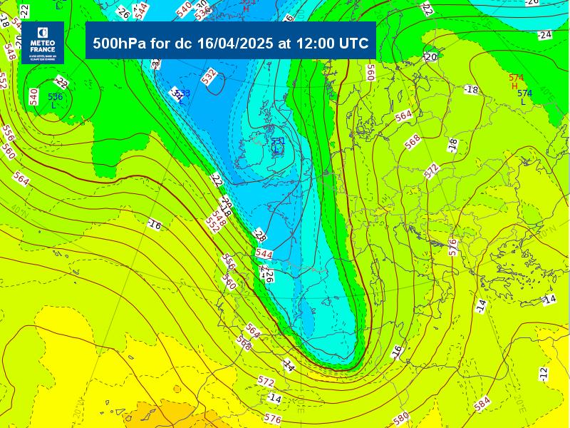 L'entrada d'aire fred ha afavorit el descens de la temperatura🌡️, mentre que el vent de nord manté la nuvolositat i les nevades febles al nord d'#Andorra . A la tarda es poden tornar a produir ruixats dispersos, amb neu a 1.200. Demà, domini del sol