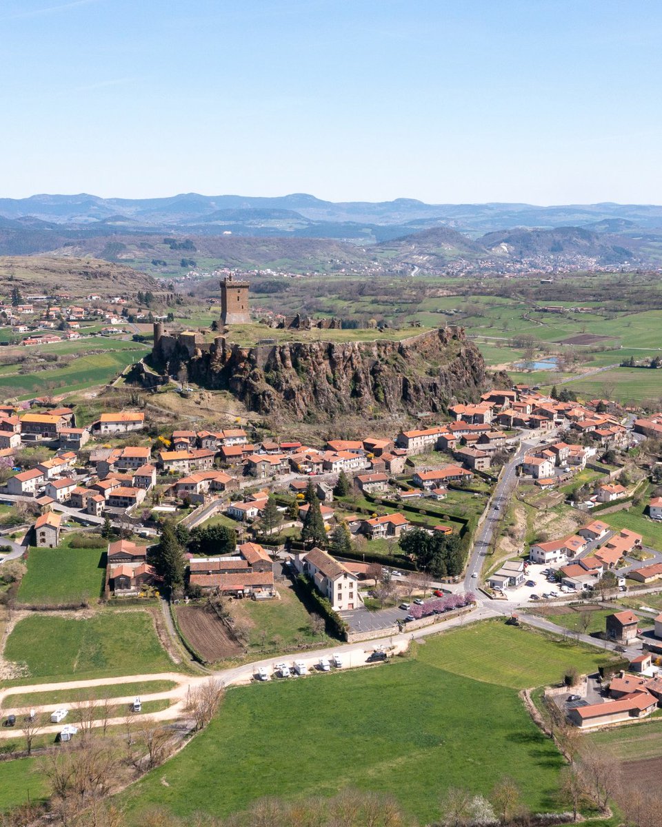Auvergne-Rhône-Alpes (@auvergnerhalpes) on Twitter photo 🏅 #Polignac décroche la 4e place au classement des 25 plus beaux villages de France selon <a href="/thetimes/">The Times and The Sunday Times</a> !
👀 Vue imprenable garantie ! Perché sur un rocher volcanique, ce village impressionne avec sa forteresse et sa vue à 360° sur la région.
#HauteLoire #AuvergneRhoneAlpes 🏅 #Polignac décroche la 4e place au classement des 25 plus beaux villages de France selon <a href="/thetimes/">The Times and The Sunday Times</a> !
👀 Vue imprenable garantie ! Perché sur un rocher volcanique, ce village impressionne avec sa forteresse et sa vue à 360° sur la région.
#HauteLoire #AuvergneRhoneAlpes