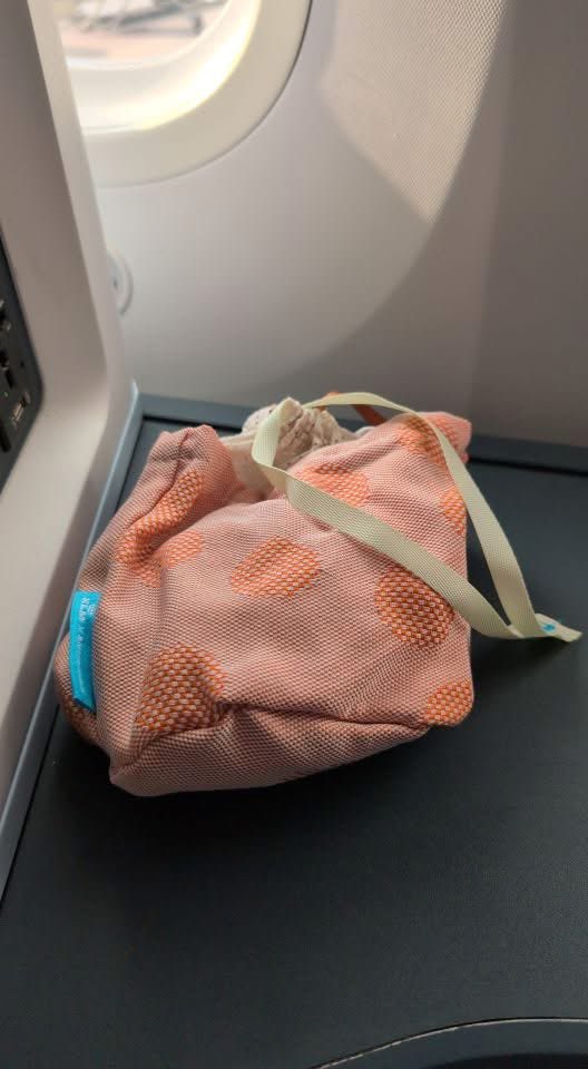 Menno Swart (@mennoswart) on Twitter photo Wat een armoede! Deze voddenbaal is de nieuwe amenity kit in de business class van KLM.
Het is duidelijk dat <a href="/MarjanRintel/">Marjan Rintel</a> op alles wil bezuinigen. Wat een armoede! Deze voddenbaal is de nieuwe amenity kit in de business class van KLM.
Het is duidelijk dat <a href="/MarjanRintel/">Marjan Rintel</a> op alles wil bezuinigen.