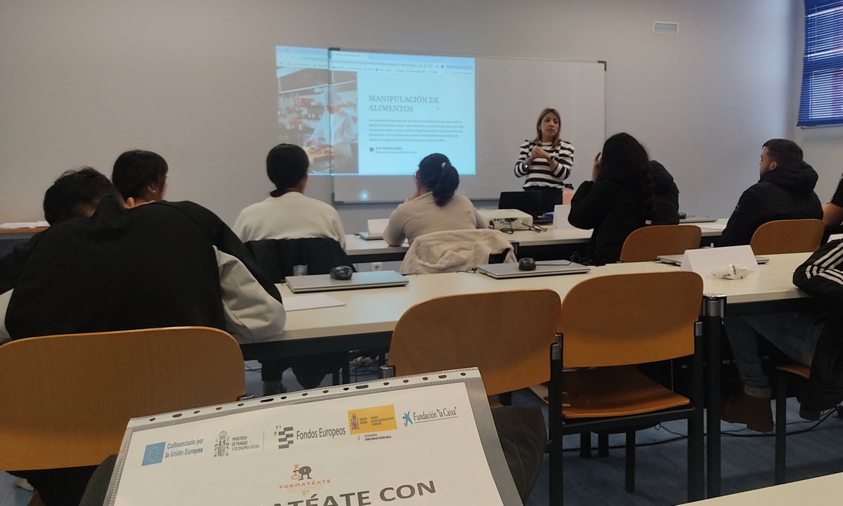 gitanos_org_NAV's tweet photo. Ayer en #FormatéateConGarantía2025 cerramos la fase de competencias personales visitando el @empleo_na en Iturrondo🎯

🗝���EscapeRoom sobre huella digital, info sobre talleres y beneficios de @garantiajuvenil

Ahora empezamos con @NaforlanNavarra  la formación de Aux. de Comercio https://t.co/fDS6DYBFn2