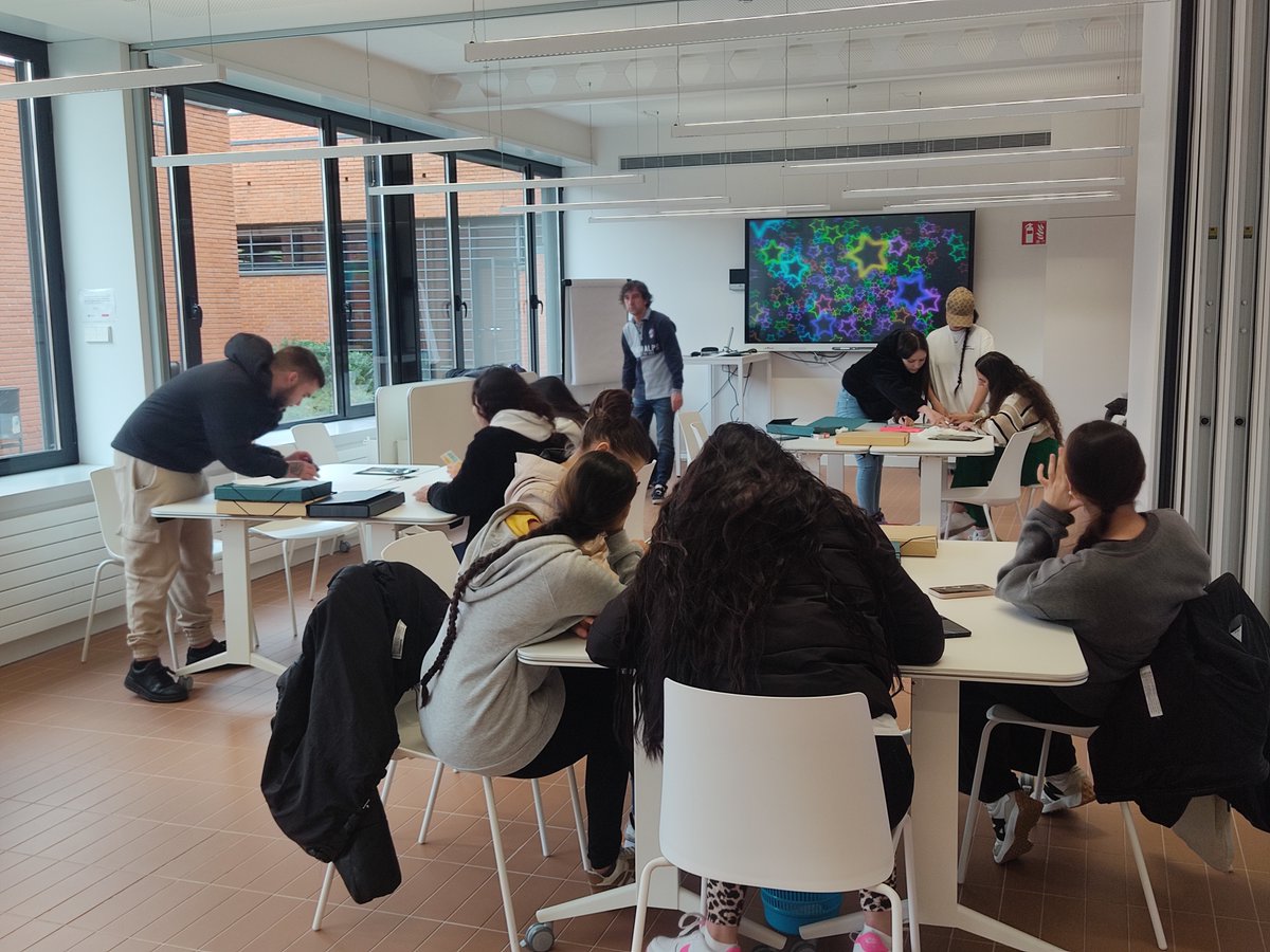 gitanos_org_NAV's tweet photo. Ayer en #FormatéateConGarantía2025 cerramos la fase de competencias personales visitando el @empleo_na en Iturrondo🎯

🗝���EscapeRoom sobre huella digital, info sobre talleres y beneficios de @garantiajuvenil

Ahora empezamos con @NaforlanNavarra  la formación de Aux. de Comercio https://t.co/fDS6DYBFn2